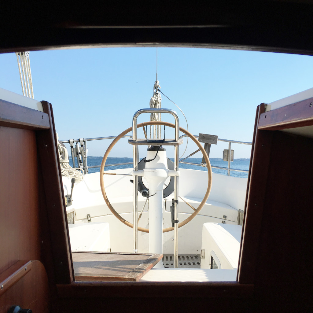 Segelsemester, segelbåt, blå himmel